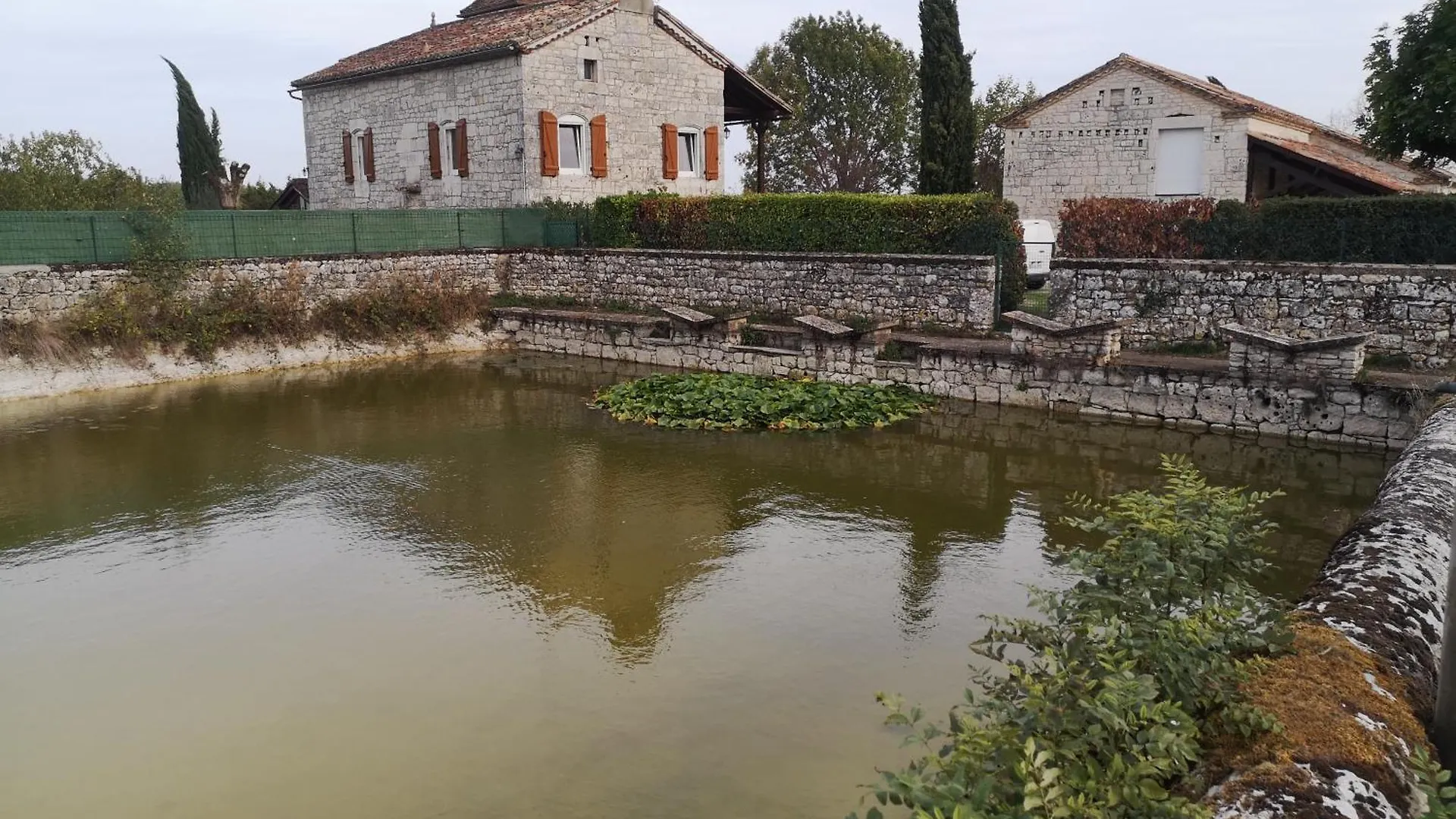 Gite Piscine Cahors Aujols 法国